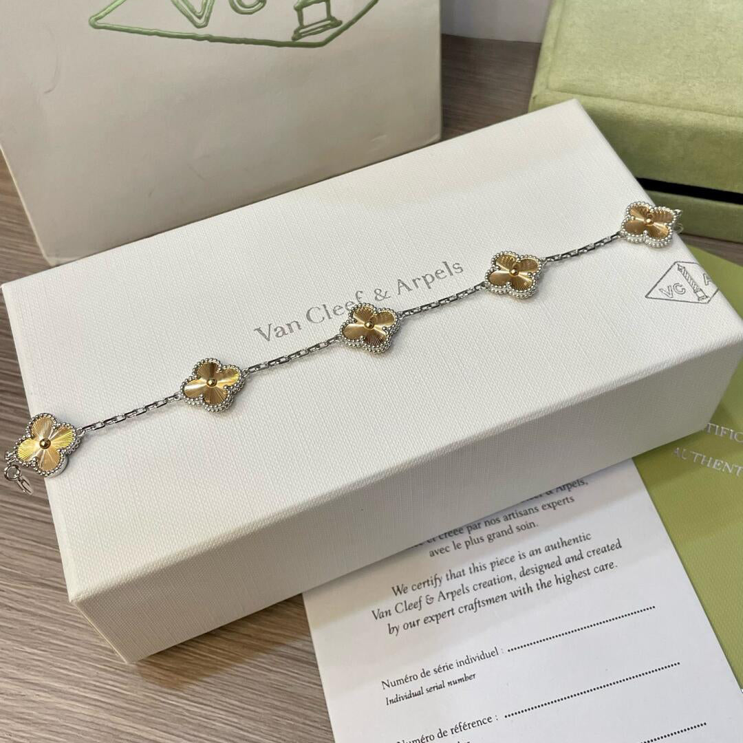 [Max Jewelry ]CLOVER  5 MOTIFS  CHRISTMAS LIMITED EDITION BRACELET