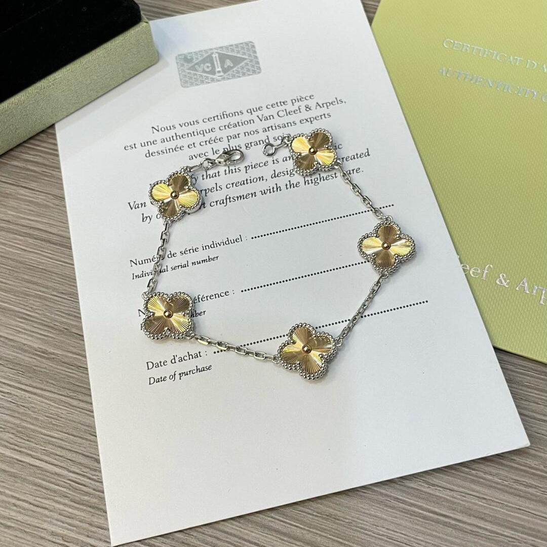 [Max Jewelry ]CLOVER  5 MOTIFS  CHRISTMAS LIMITED EDITION BRACELET