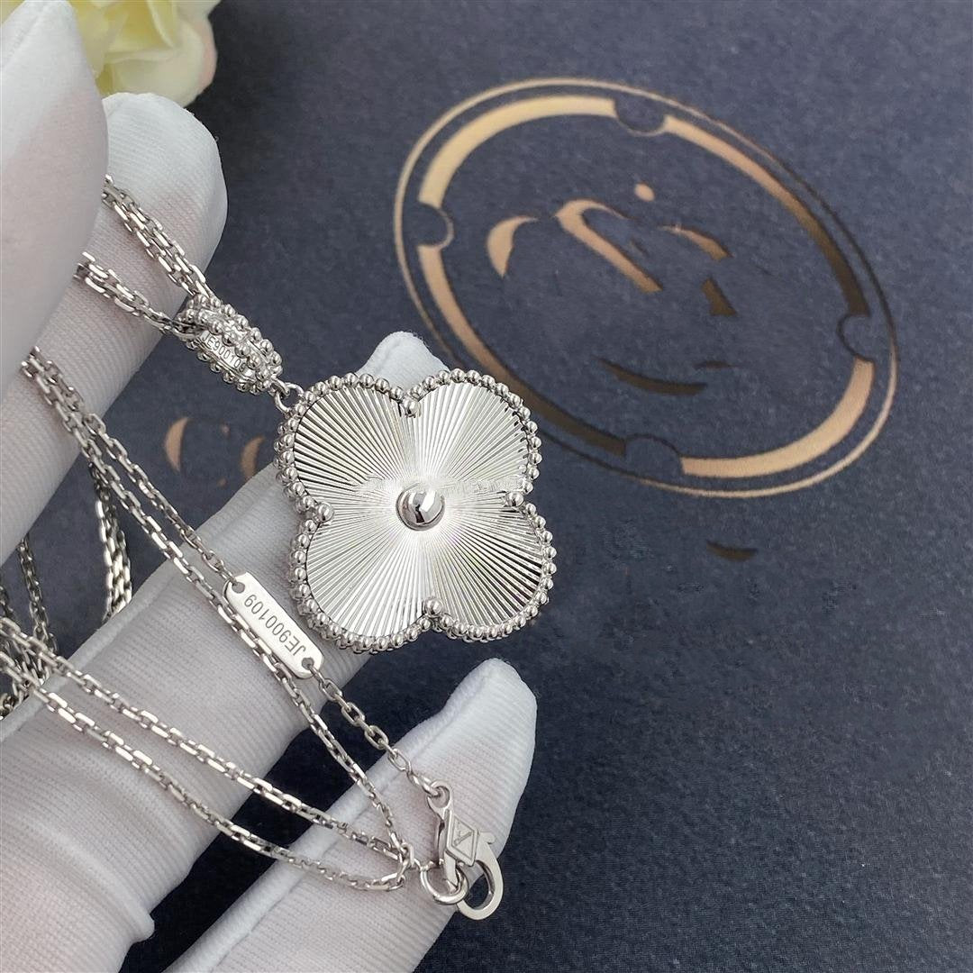 [Max Jewelry ]CLOVER 25MM SILVER BIG CLOVER NECKLACE