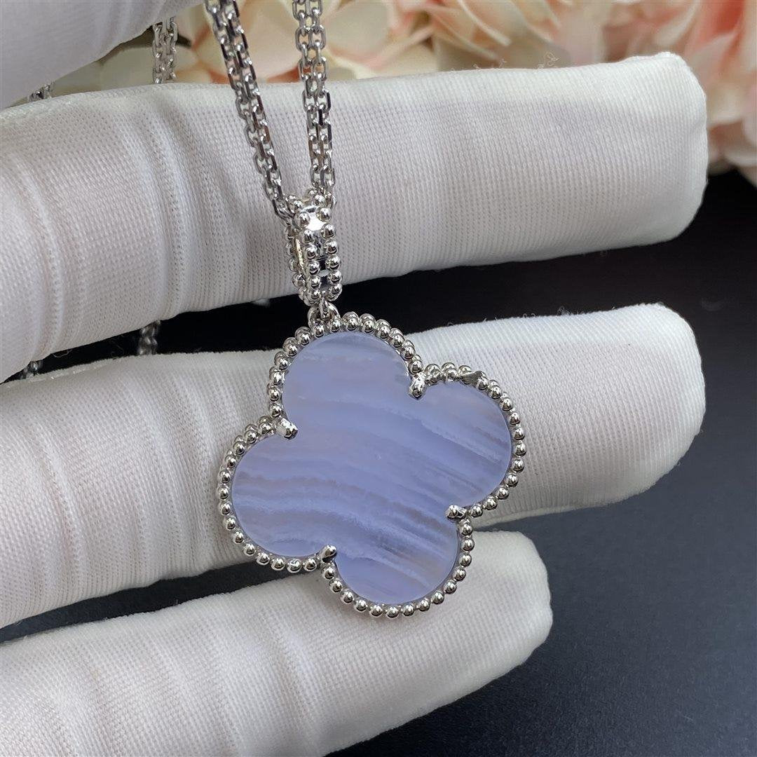[Max Jewelry ]CLOVER SILVER CHALCEDONY BIG CLOVER NECKLACE