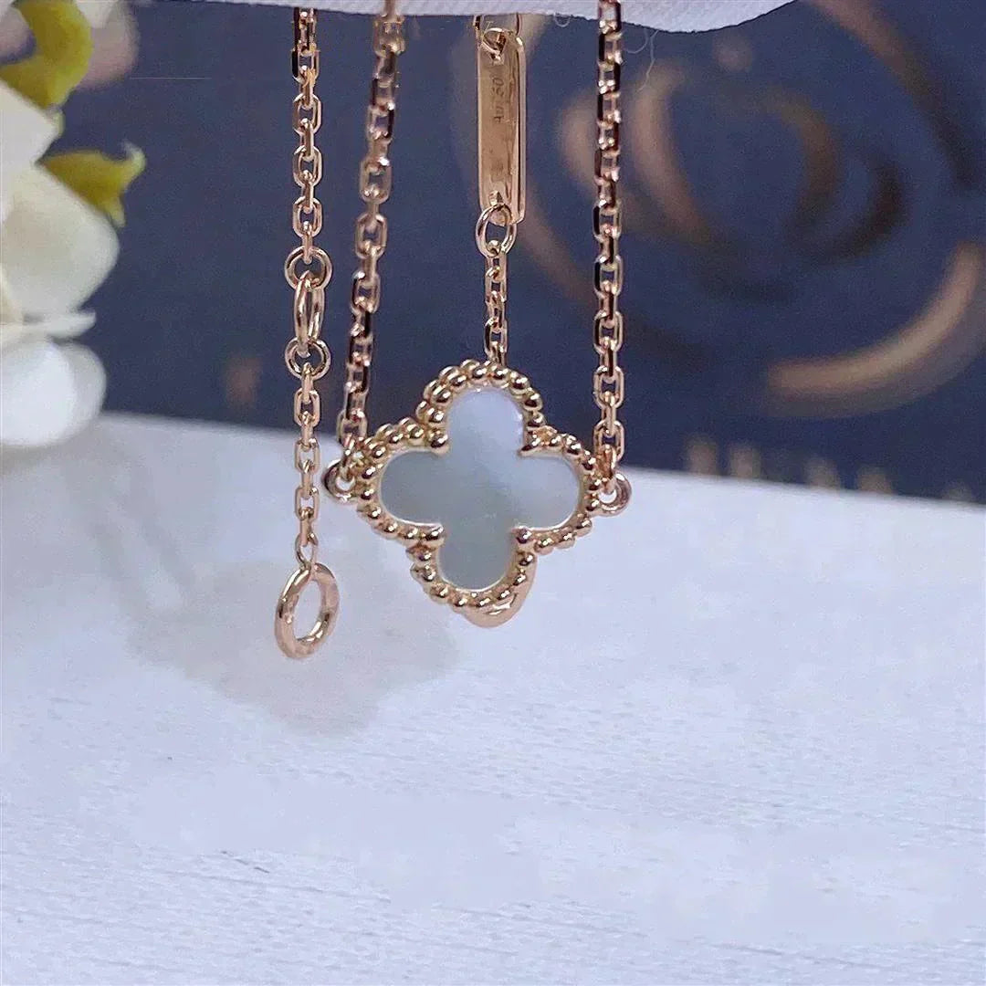 [Max Jewelry ]CLOVER WHITE MOP SINGLE FLOWER BRACELET