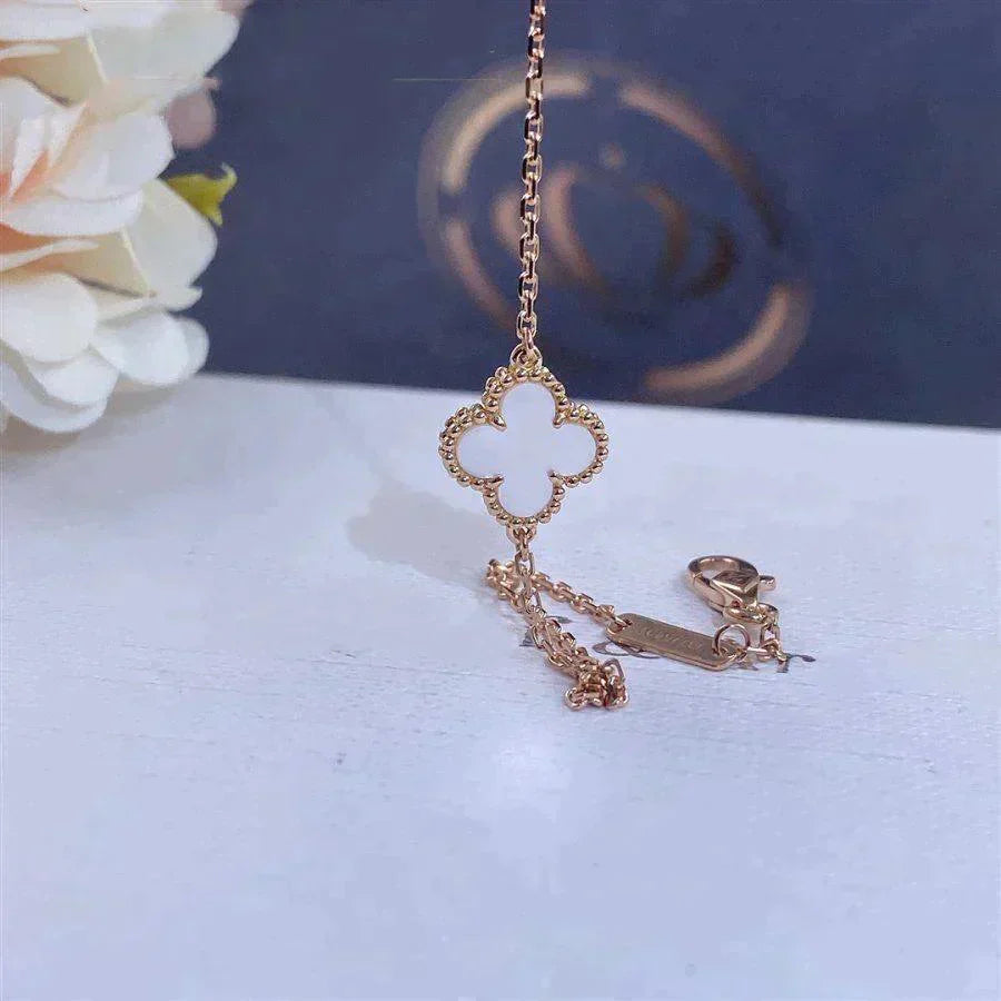 [Max Jewelry ]CLOVER WHITE MOP SINGLE FLOWER BRACELET