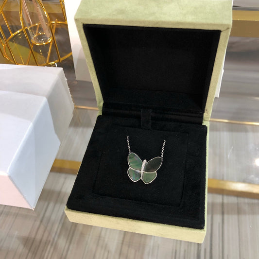 [Max Jewelry ]LARGE BUTTERFLY SILVER PENDANT DIAMOND NECKLACE