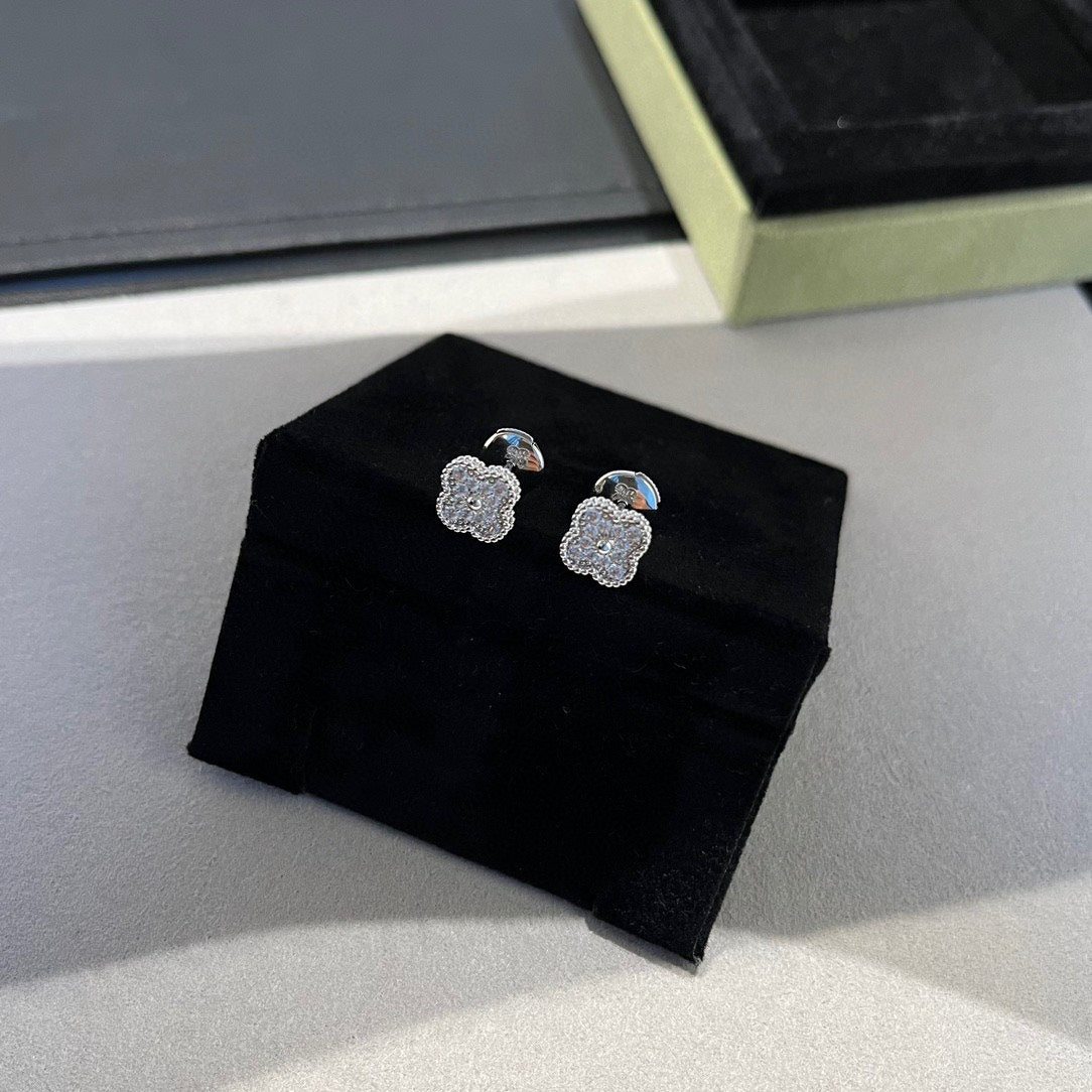 [Max Jewelry ]CLOVER MINI DIAMOND STUD EARRINGS