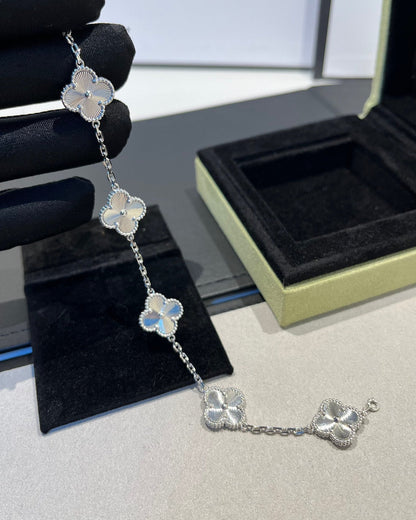 [Max Jewelry ] CLOVER 5 MOTIF LASER BRACELET COLLECTION