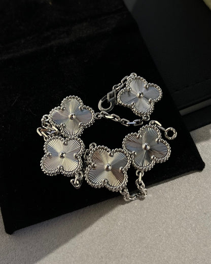 [Max Jewelry ] CLOVER 5 MOTIF LASER BRACELET COLLECTION