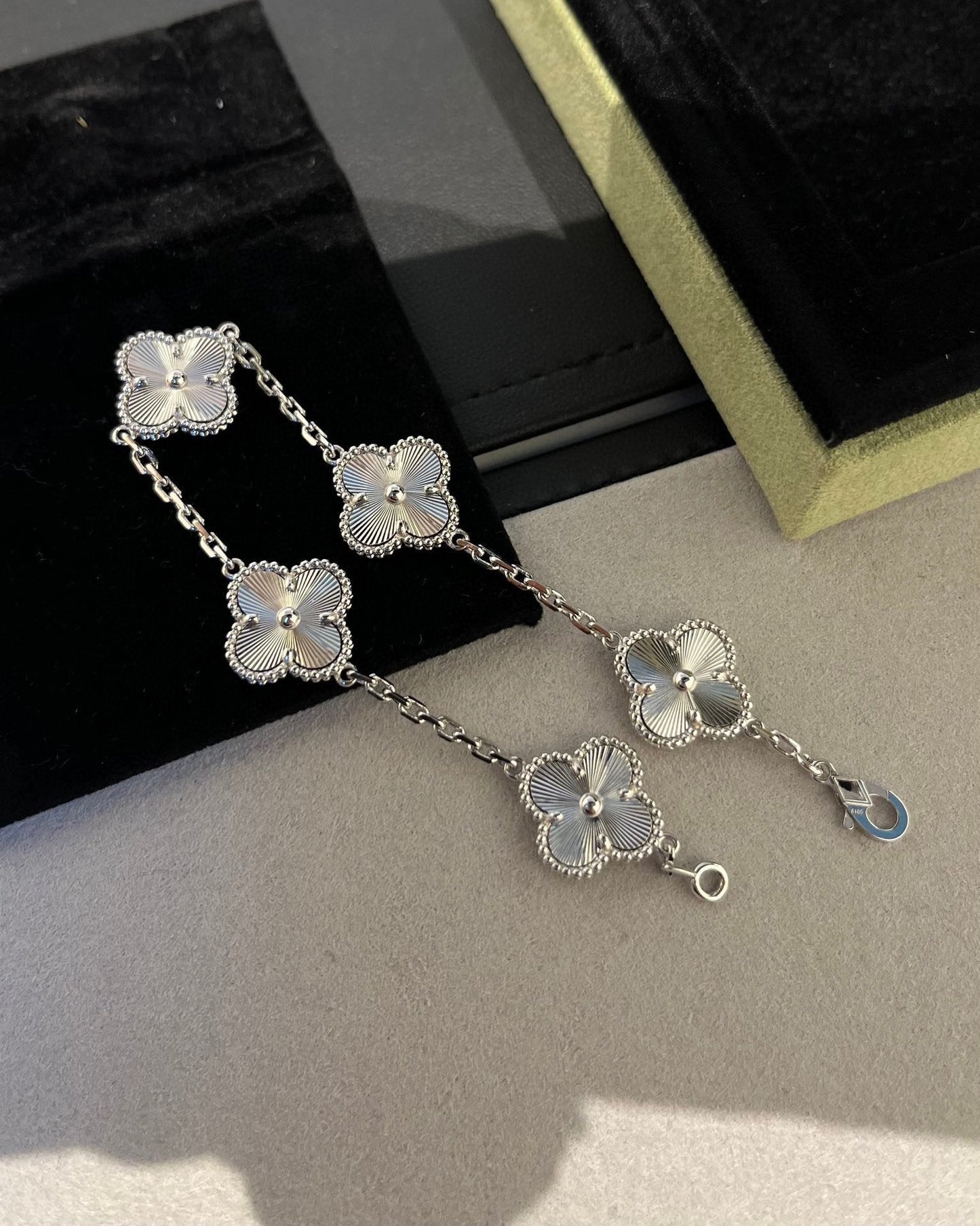 [Max Jewelry ] CLOVER 5 MOTIF LASER BRACELET COLLECTION