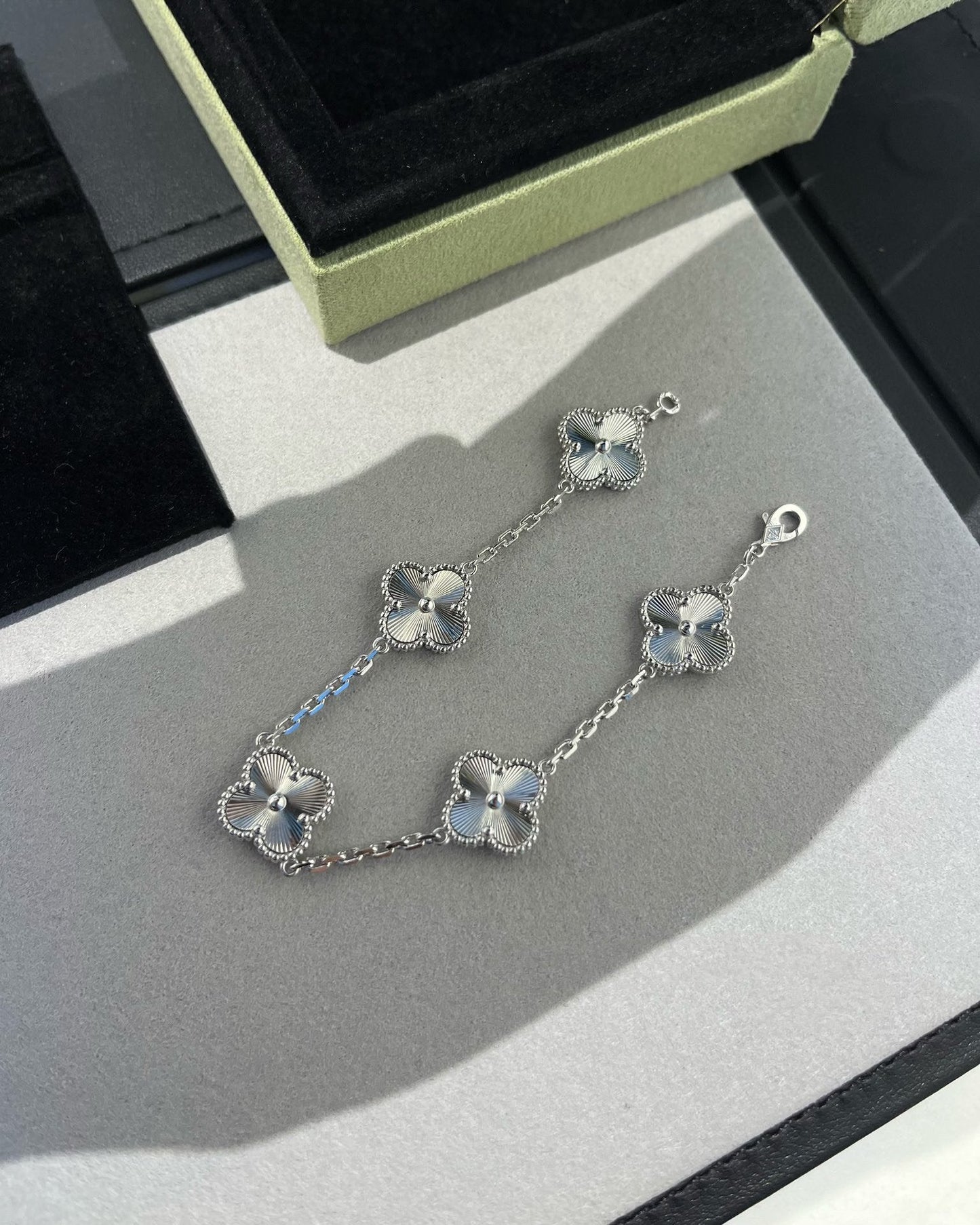 [Max Jewelry ] CLOVER 5 MOTIF LASER BRACELET COLLECTION